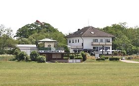 Hotel am Flugplatz Hockenheim