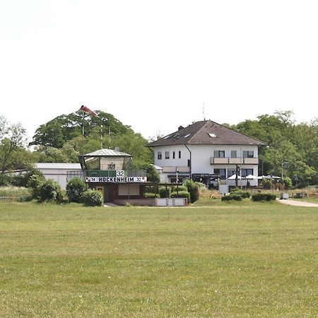 Hotel am Flugplatz B&B Hockenheim Exterior foto